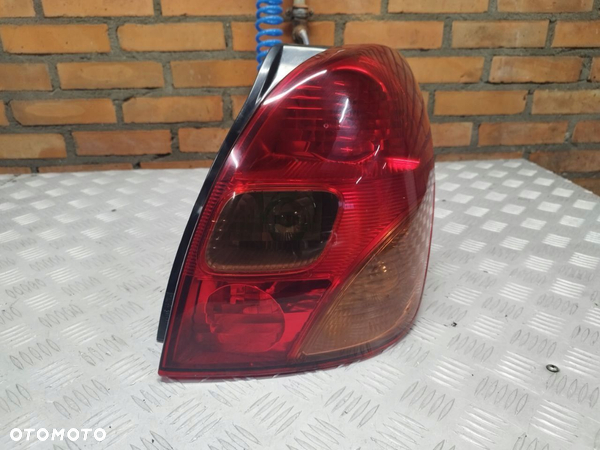 LAMPA PRAWA TYLNA TOYOTA COROLLA VERSO I