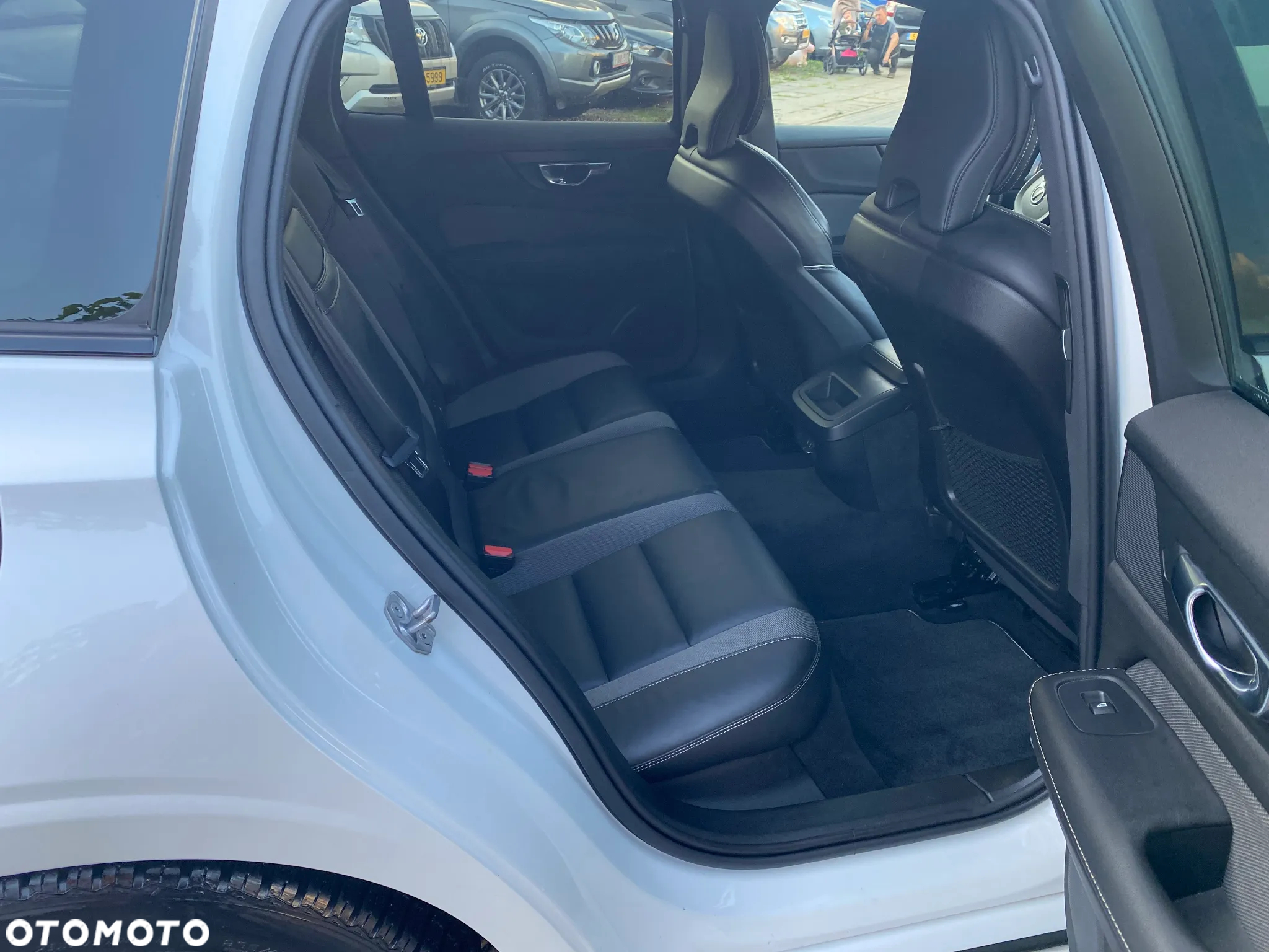 Volvo V60 D3 R-Design - 12