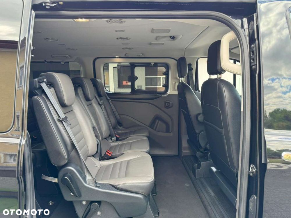 Ford Tourneo Custom - 33