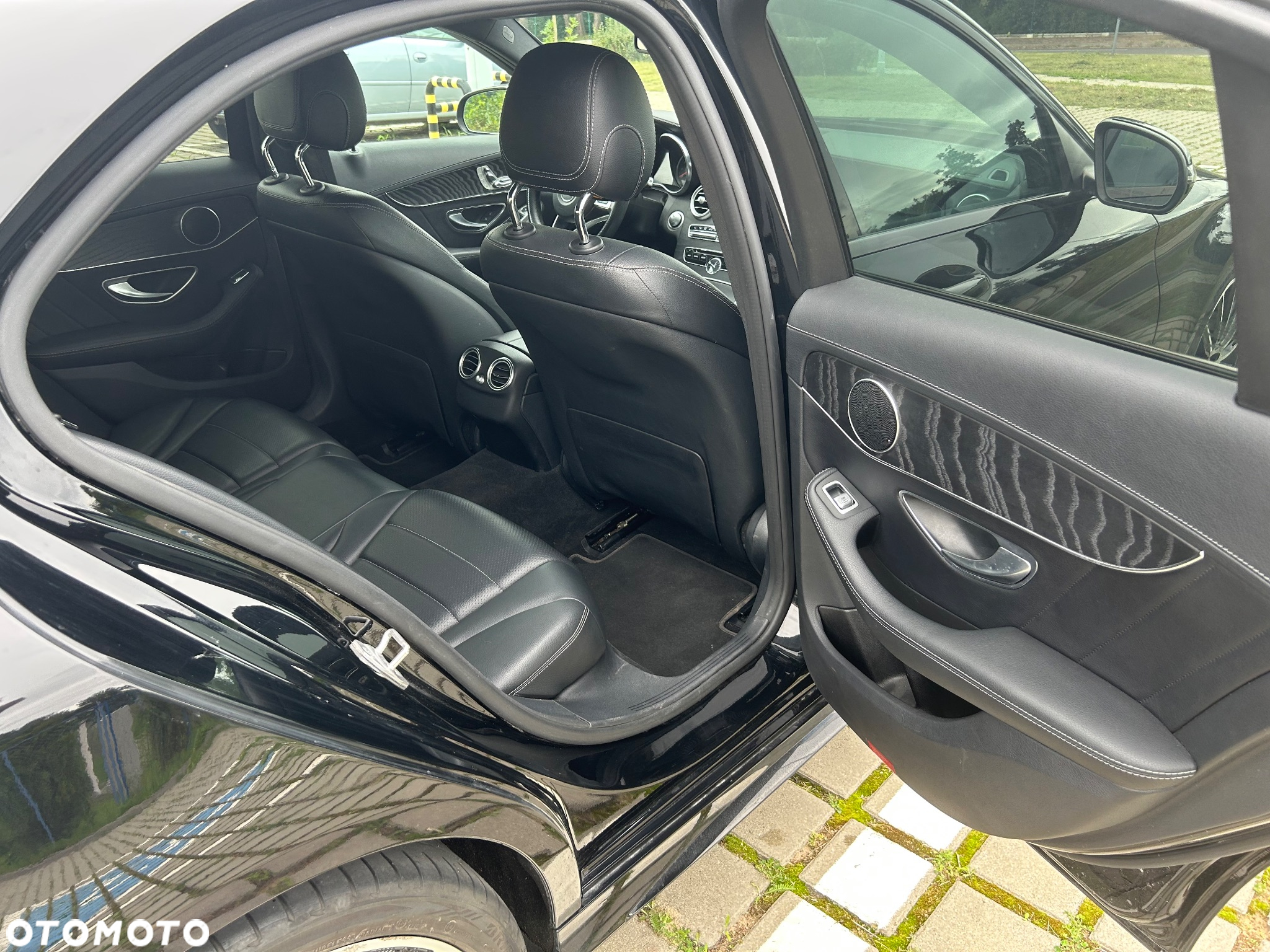 Mercedes-Benz Klasa C 300 9G-TRONIC AMG Line - 25
