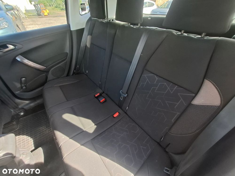 Peugeot 2008 1.6 e-HDi Style S&S - 11