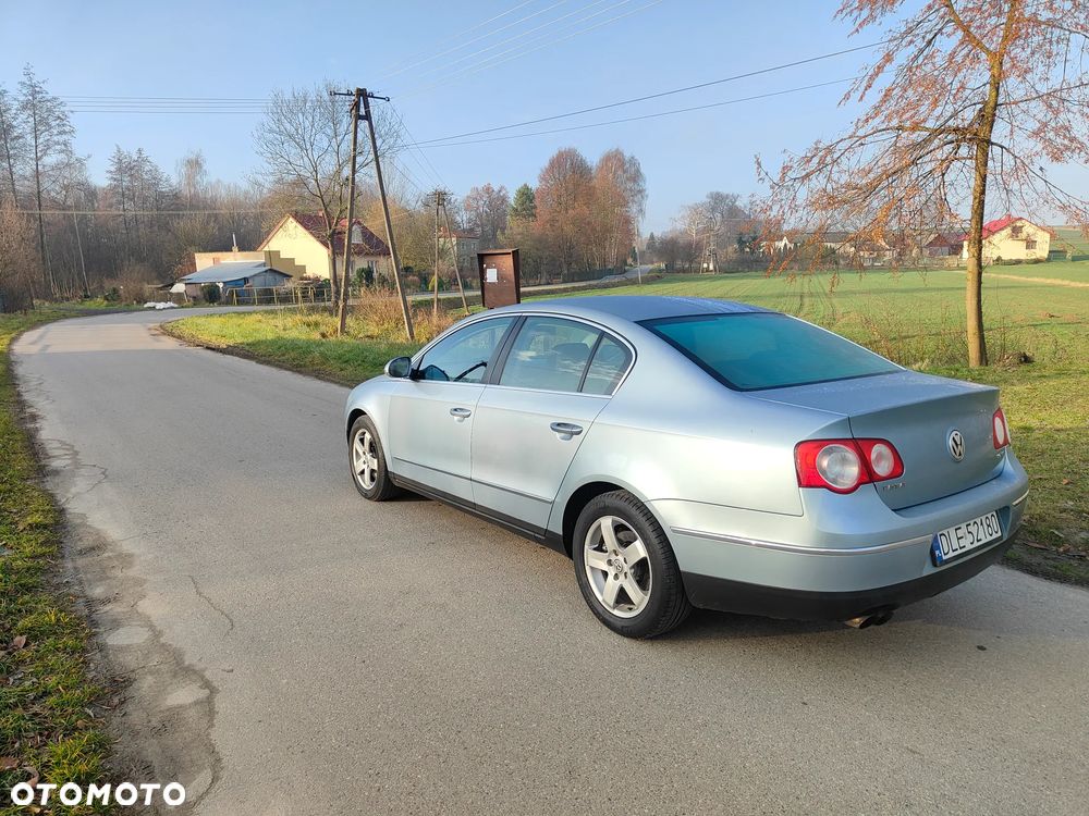 Volkswagen Passat 2.0 FSI Comfortline - 4
