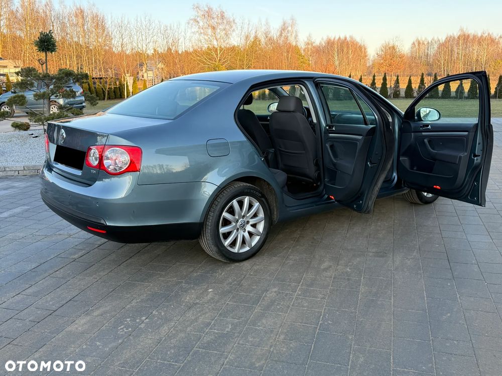 Volkswagen Jetta - 18