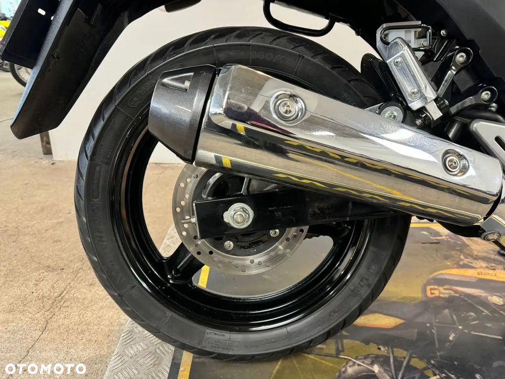 Suzuki GW 250 - 25