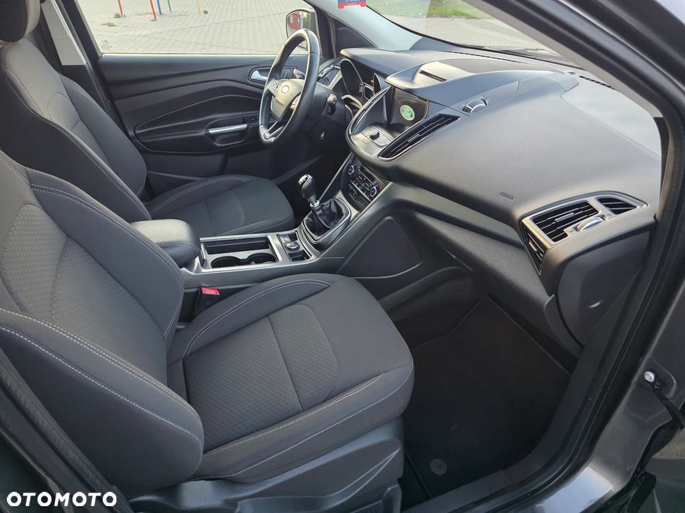 Ford Kuga 1.5 EcoBoost 2x4 Titanium - 24