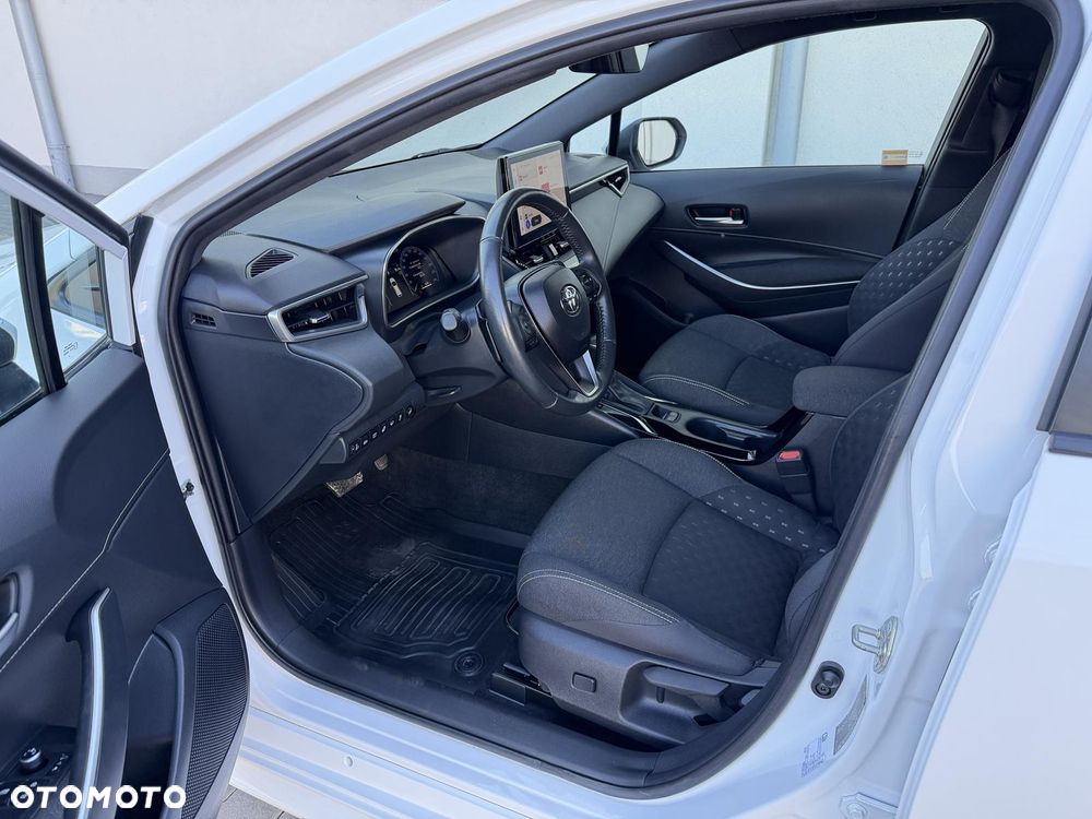 Toyota Corolla 2.0 Hybrid Comfort - 24