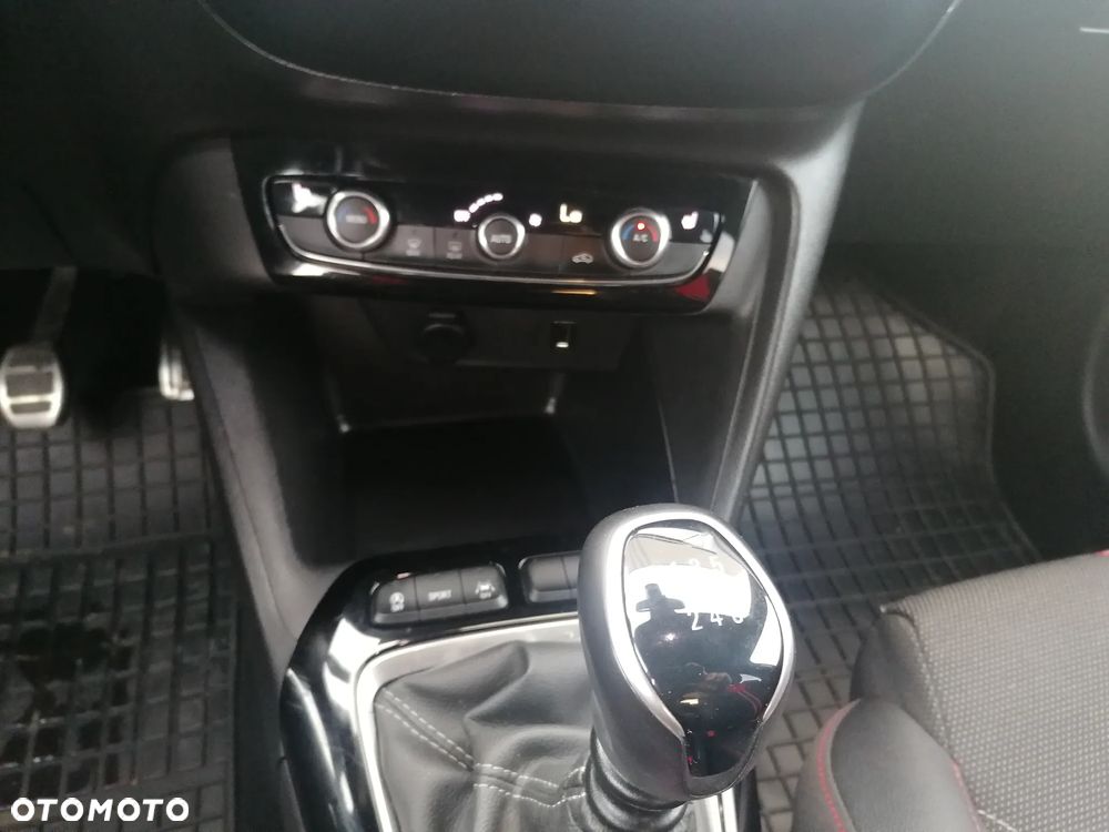 Opel Corsa 1.2 Direct Injection Turbo GS - 14