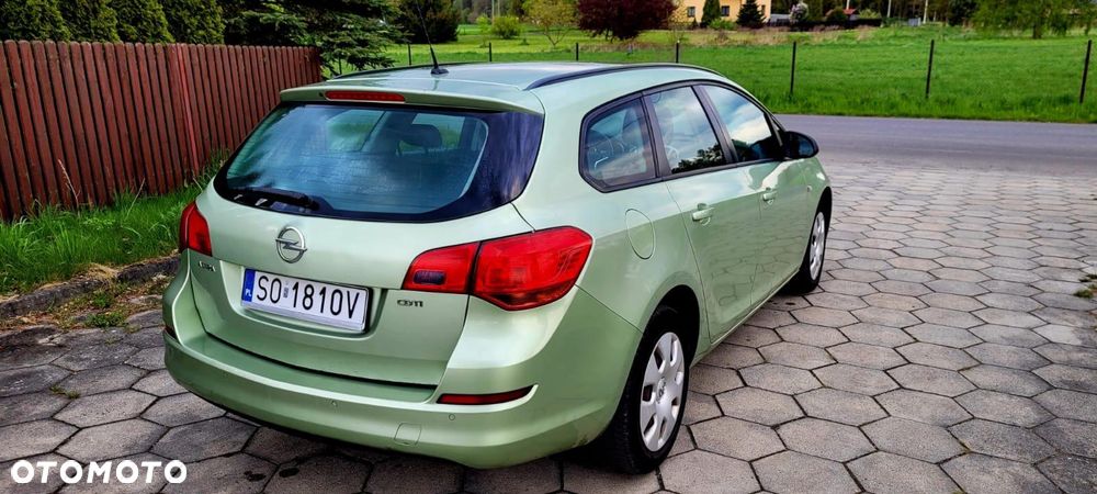 Opel Astra 2011 photo 3