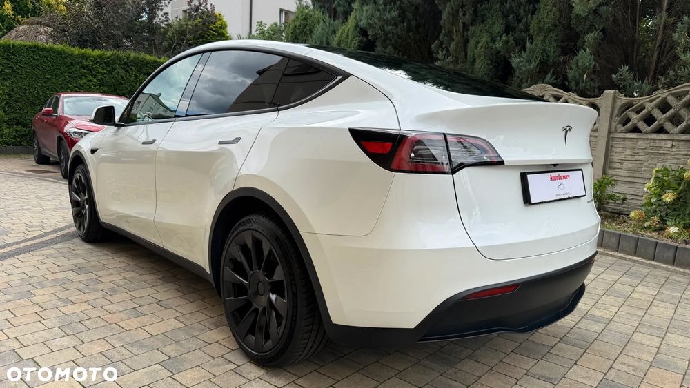 Tesla Model Y Long Range AWD - 6