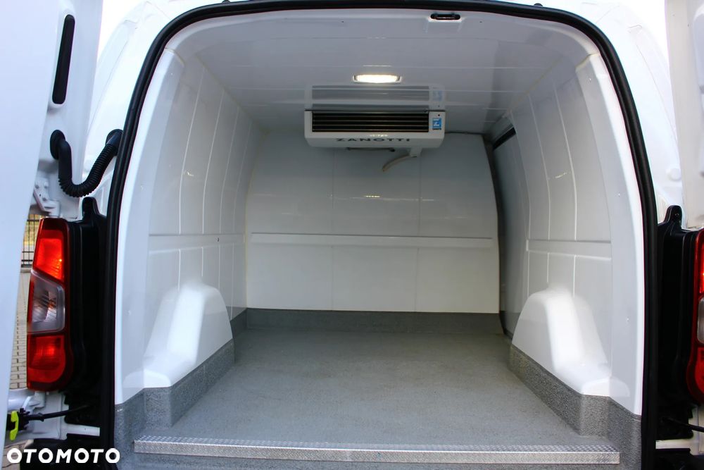 Toyota Proace City CHŁODNIA 1.5D-4D 102KM LONG L2 3 Osobowy - 34