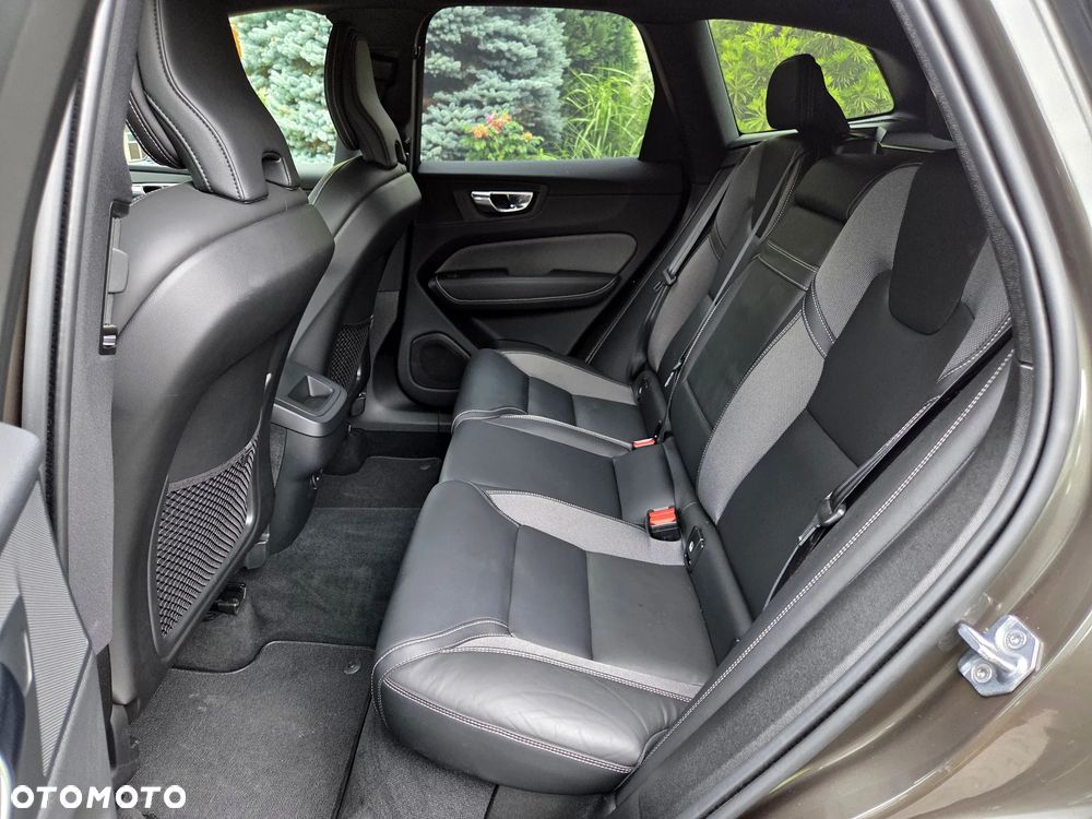Volvo XC 60 B4 D Ultimate Dark - 31