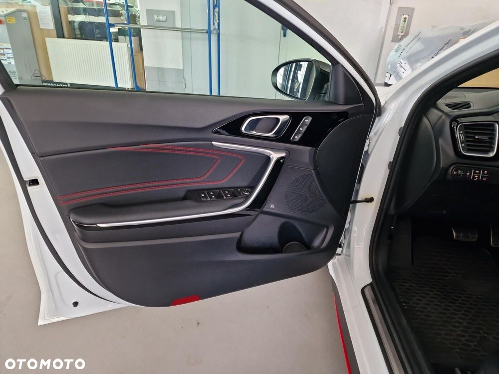 Kia ProCeed 1.6 T-GDI GT DCT - 10