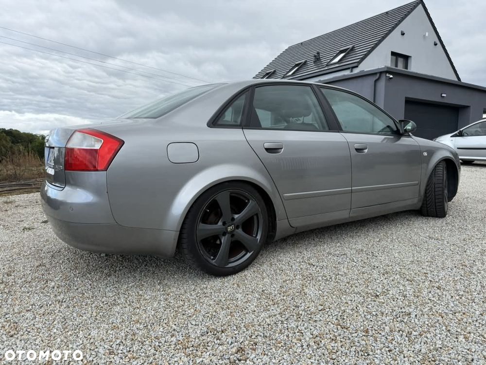 Audi A4 Limousine - 4