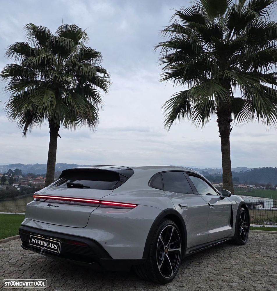 Porsche Taycan Cross Turismo 4 - 11