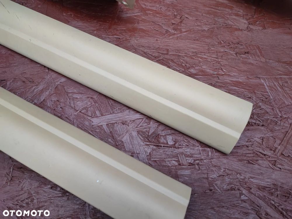 BMW E60 / E60 LCI / E61 / E61 LCI.ORYGINALNE DOLNE OSŁONY USZCZELEK DRZWI / OSŁONA PROGU TYŁ / PRZÓD / LEWA / PRAWA W KOL. BEŻOWYM. O NR: 7 069 515 / 7 069 519 / 7 069 520 OEM. W BARDZO DOBRYM STANIE. - 4