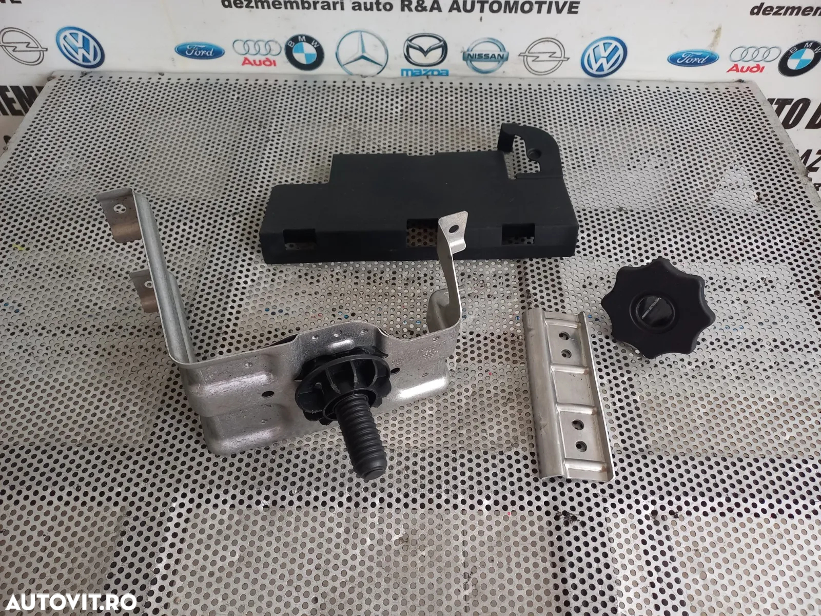 Suport Complet Baterie Audi A8 4H D4 An 2010-2011-2012-2013-2014-2015-2016-2017 Dezmembrez Audi A8 - 7