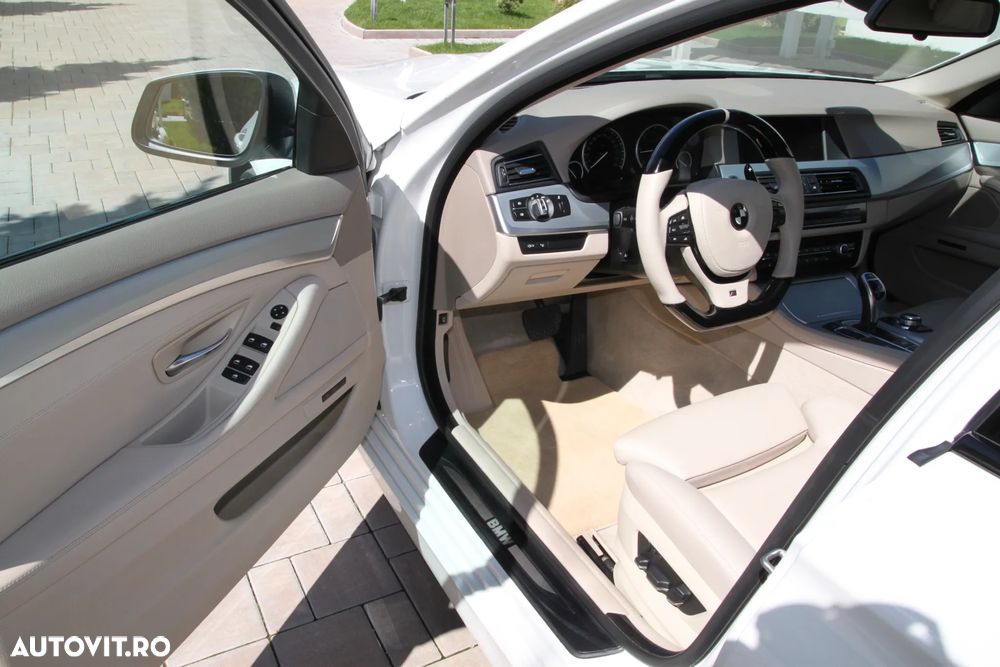 BMW Seria 5 525d xDrive AT - 38