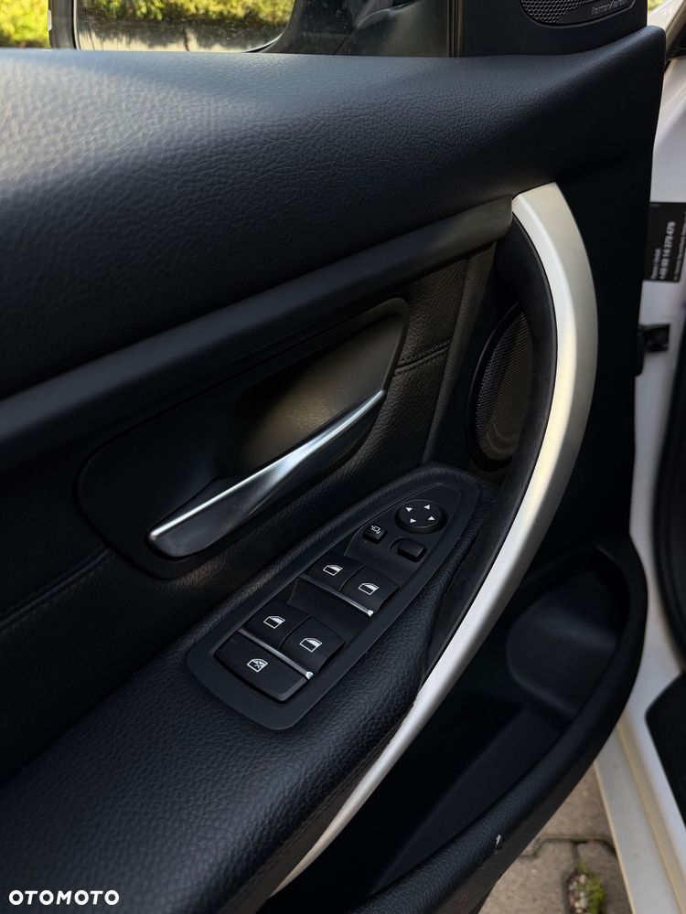BMW Seria 3 330i Luxury Line sport - 10
