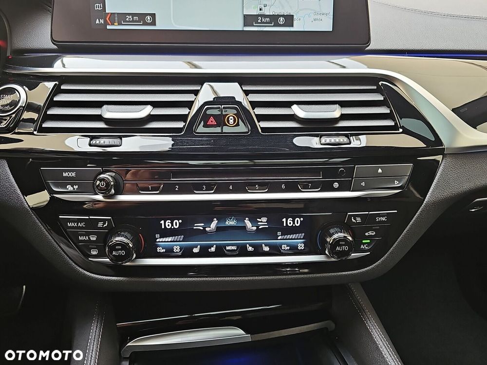 BMW Seria 5 M550i xDrive - 21