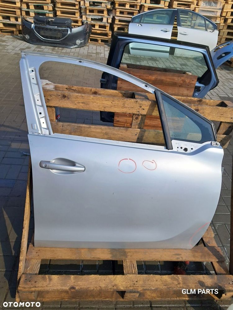 peugeot 208 prawe drzwi przednie