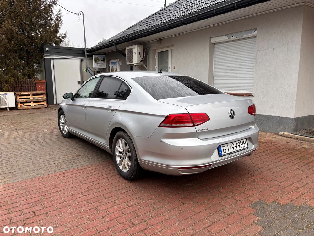 Volkswagen Passat - 4