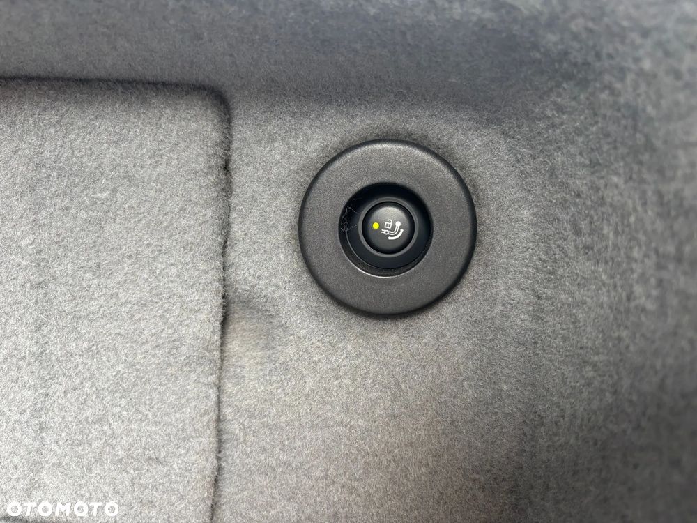 BMW Seria 7 750i L xDrive - 29