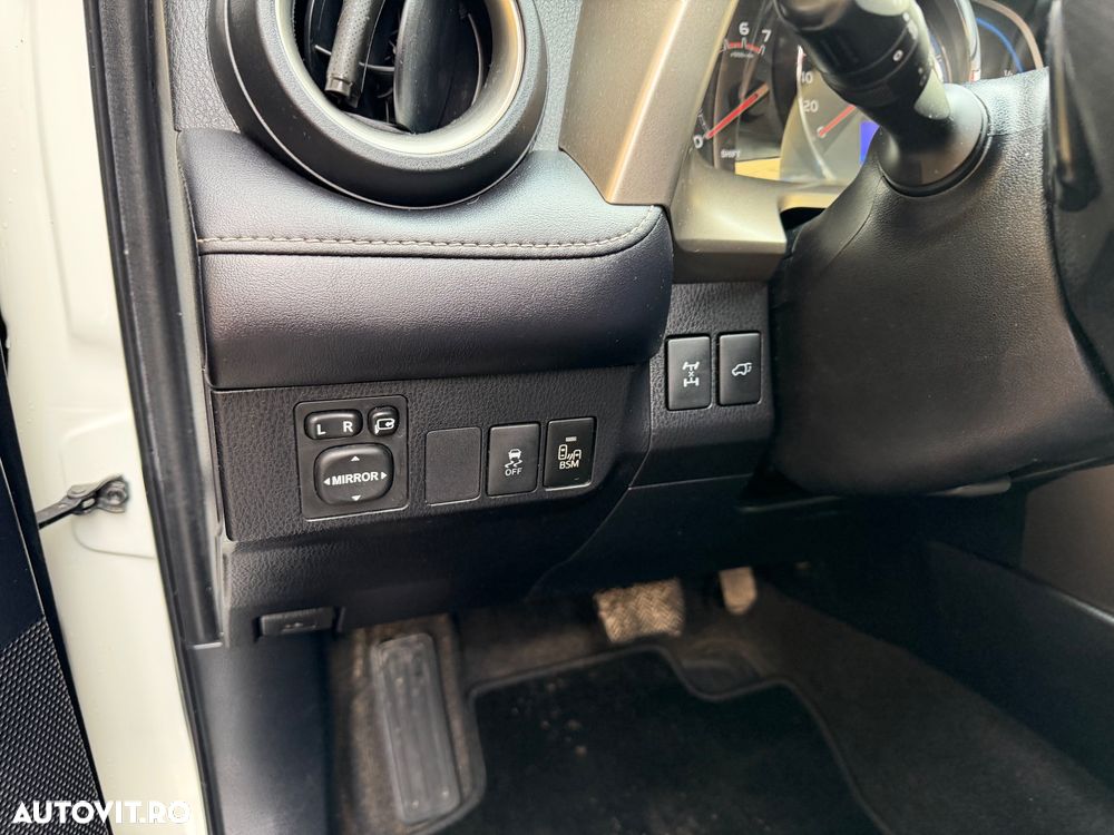 Toyota RAV4 2.2 D-4CAT 4WD Aut Luxury 18" - 11