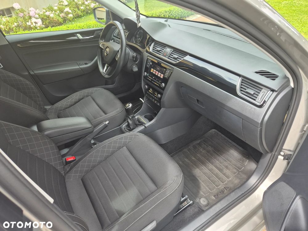 Skoda RAPID Spb 1.0 TSI Style - 17