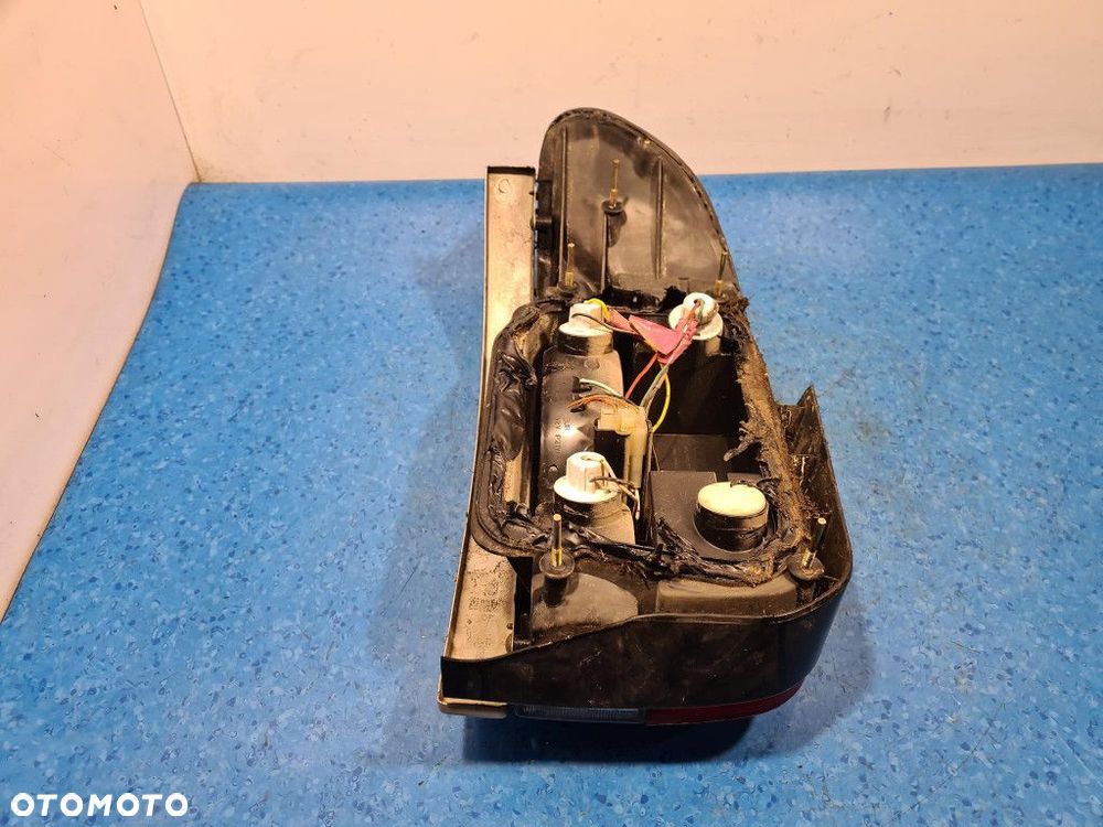 SUBARU IMPREZA I GC KOMBI LAMPA TYŁ PRAWA ZEWNĘTRZNA - 9