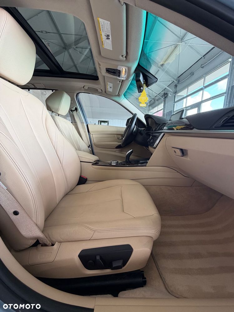 BMW Seria 3 328i xDrive Luxury Line - 35