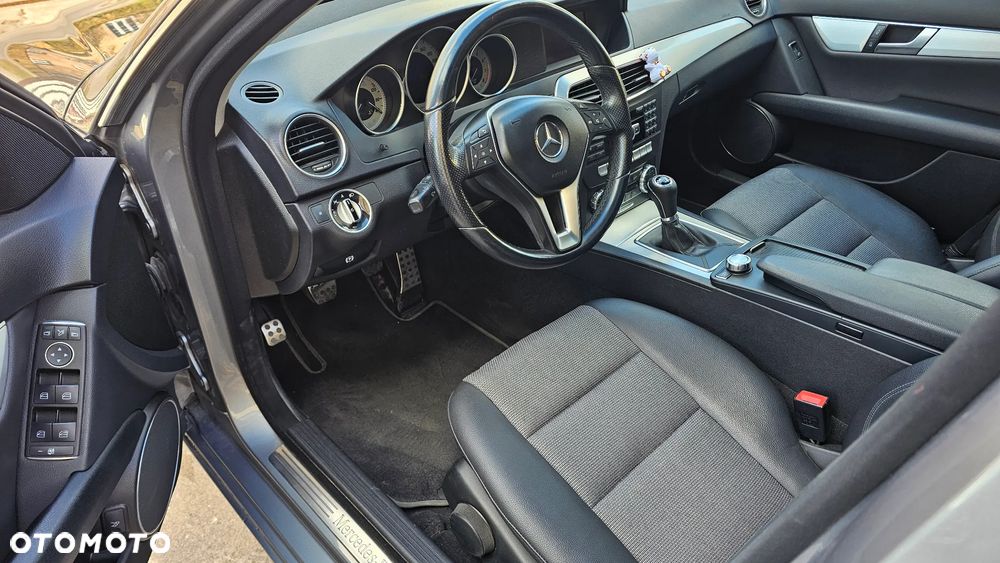 Mercedes-Benz Klasa C 200 CGI BlueEFFICIENCY Avantgarde - 5