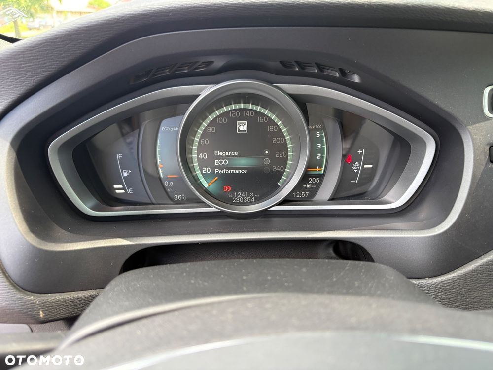 Volvo V40 D2 Momentum - 25