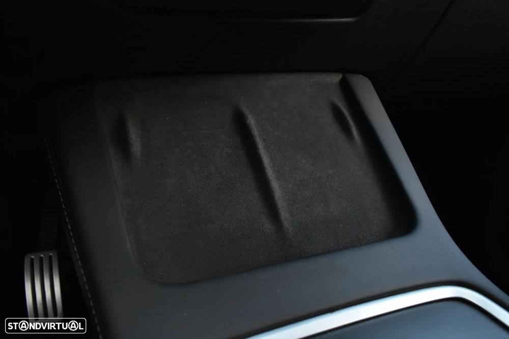 Tesla Model Y Performance Dual Motor AWD - 34