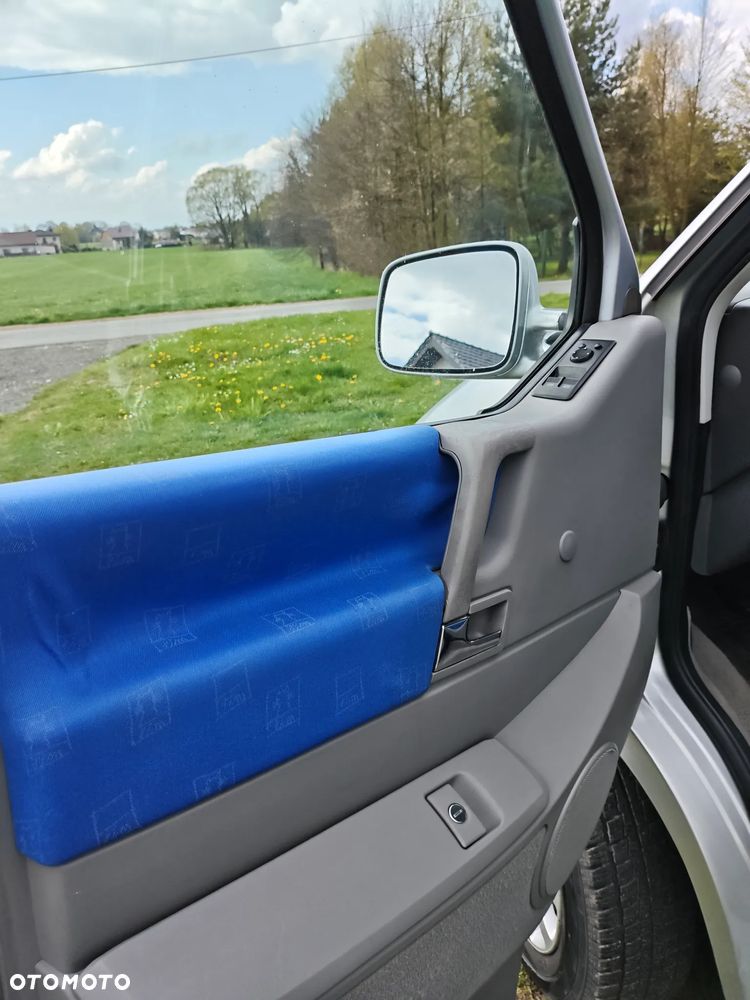 Volkswagen Multivan - 31