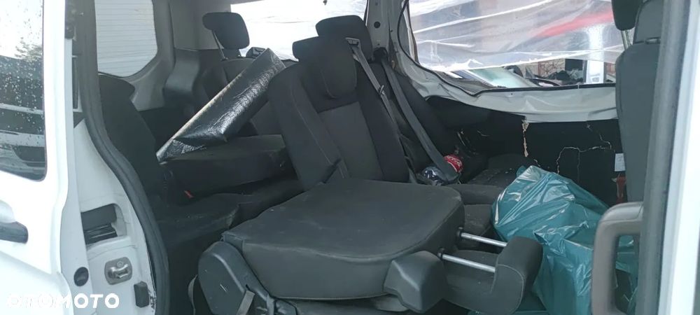 Ford Tourneo Custom - 2