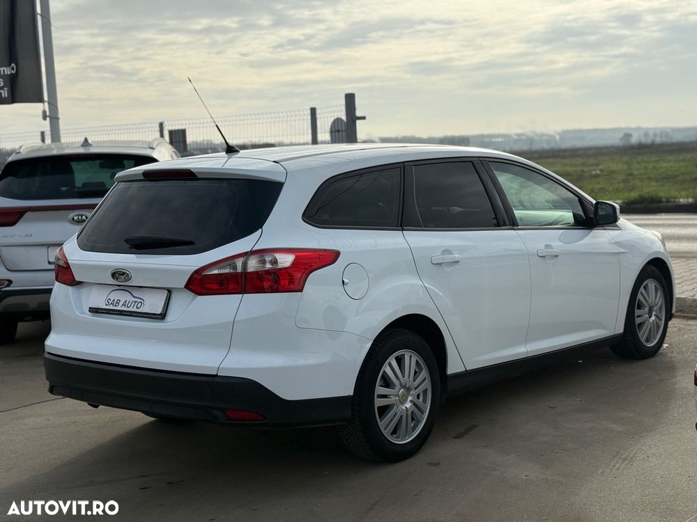 Ford Focus Turnier 1.6 TDCi ECOnetic 88g Start-Stopp-Sy Titanium - 17