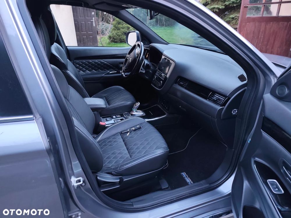 Mitsubishi Outlander 2.4 4WD Diamant - 16