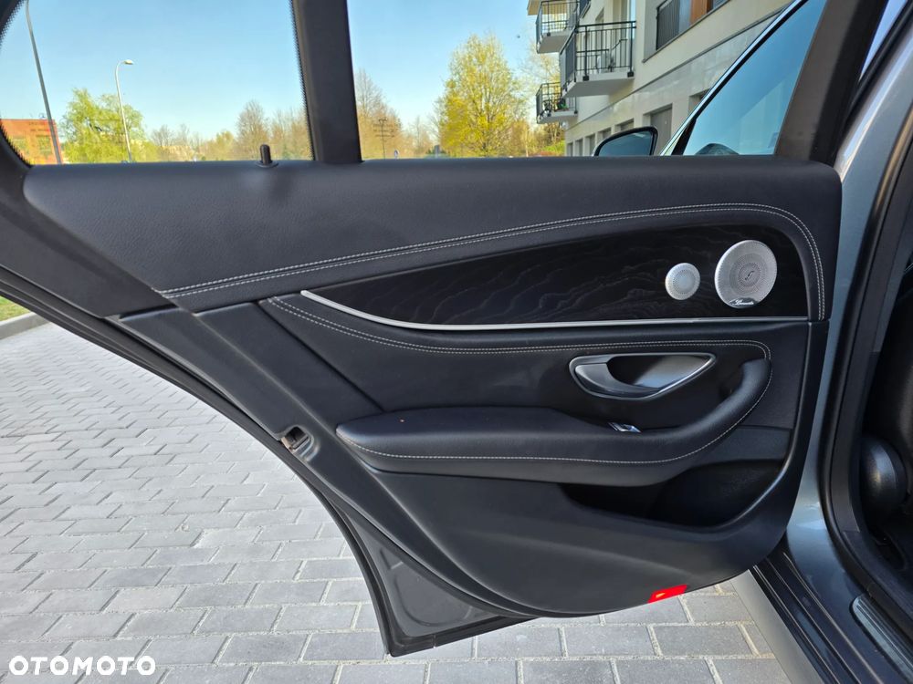 Mercedes-Benz Klasa E 220 d 4-Matic AMG - 17
