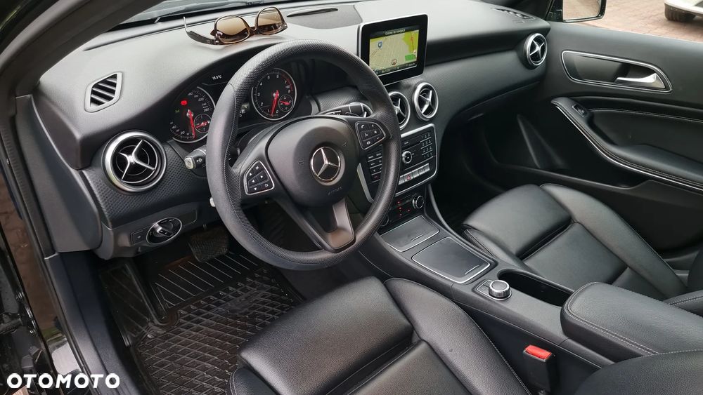 Mercedes-Benz Klasa A 180 7G-DCT AMG Line - 23