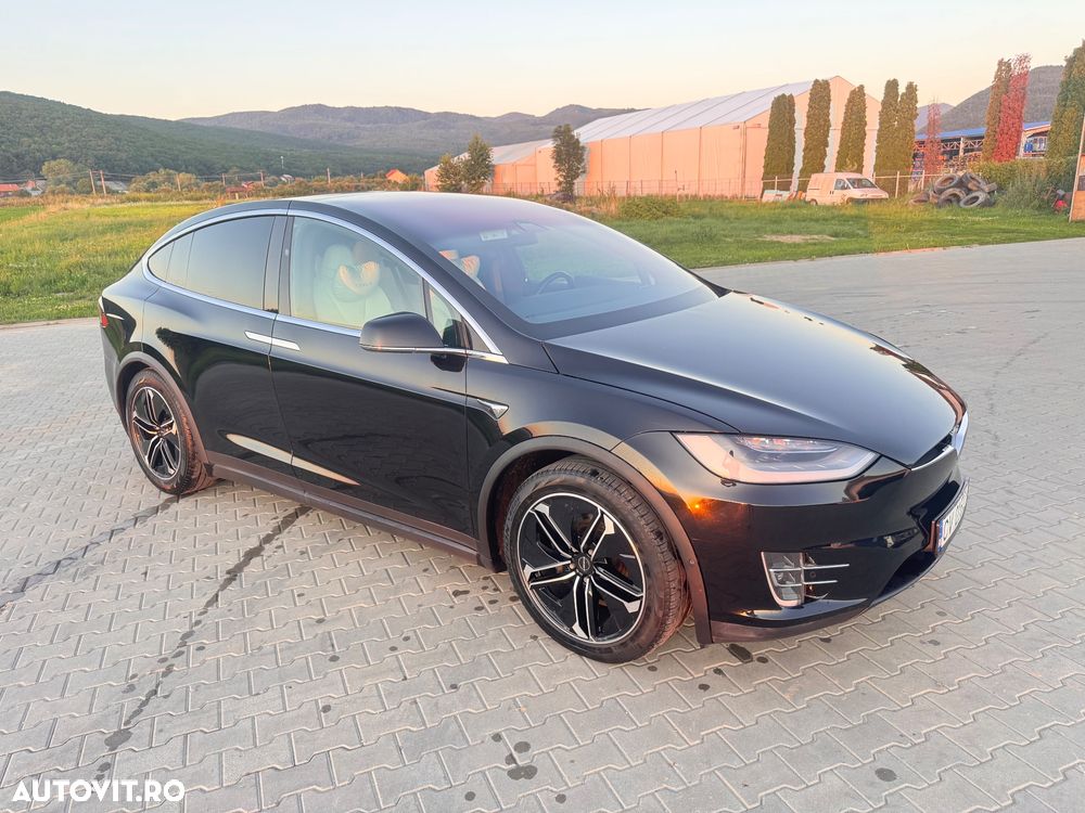 Tesla Model X - 24