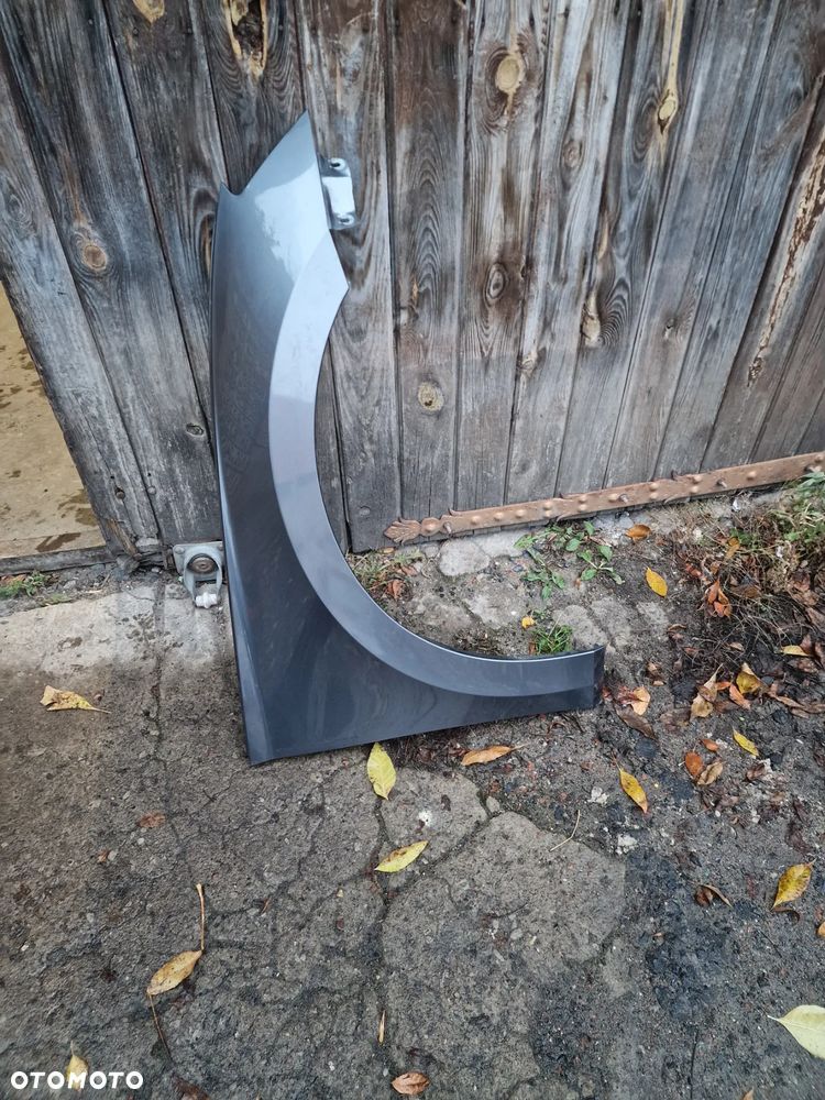 Błotnik  prawy  przód  skoda  superb  III - 1