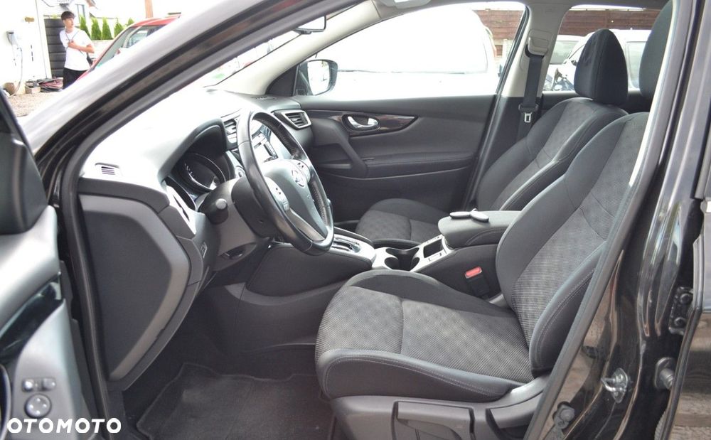 Nissan Qashqai 1.6 dCi Xtronic TEKNA+ - 6