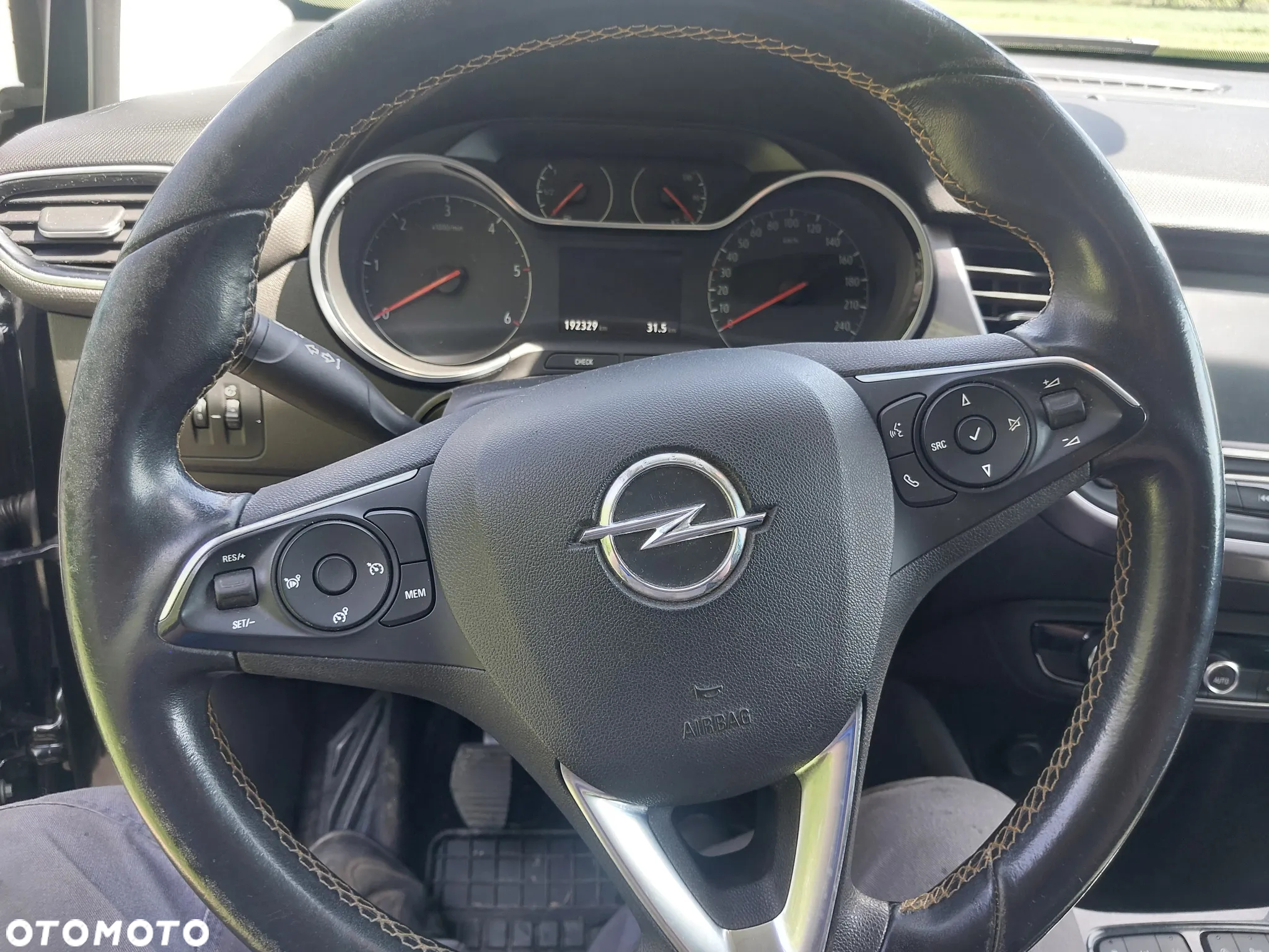 Opel Crossland X - 16