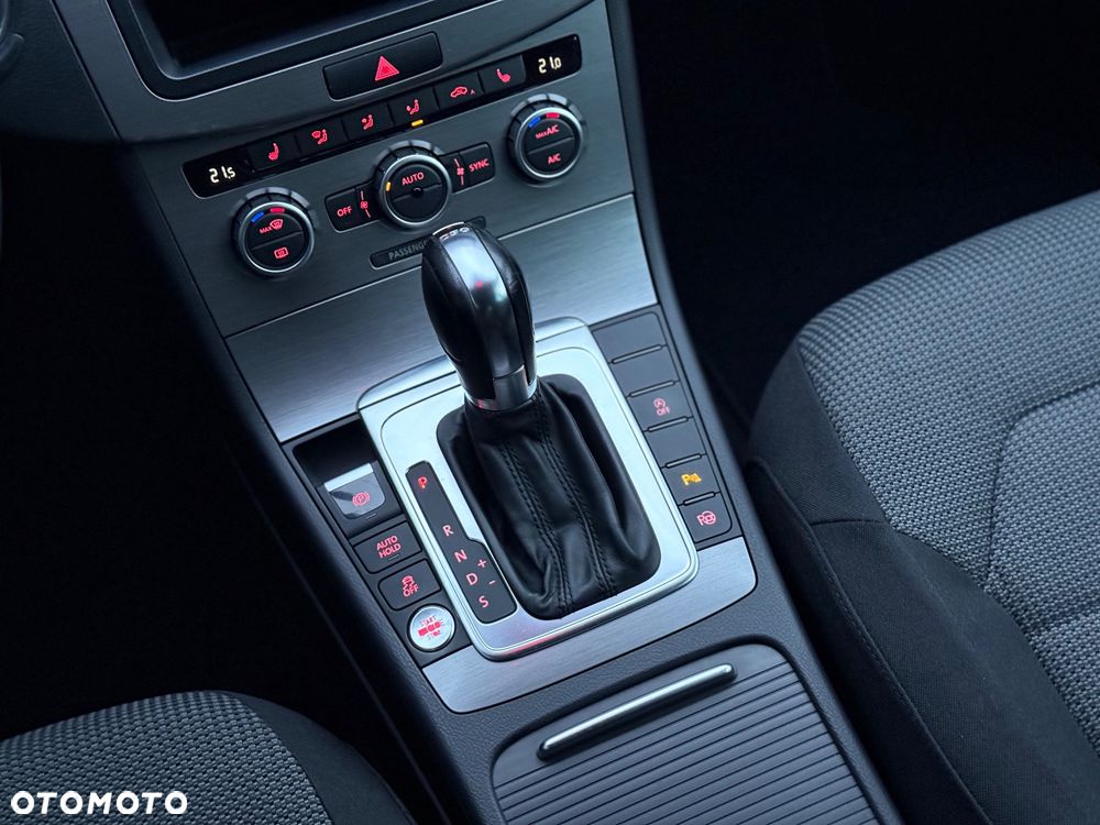 Volkswagen Passat - 20
