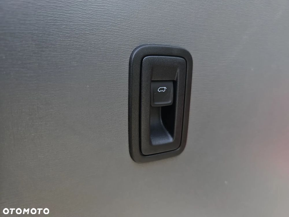 Volkswagen Caravelle - 18