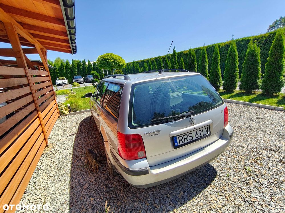 Volkswagen Passat - 1