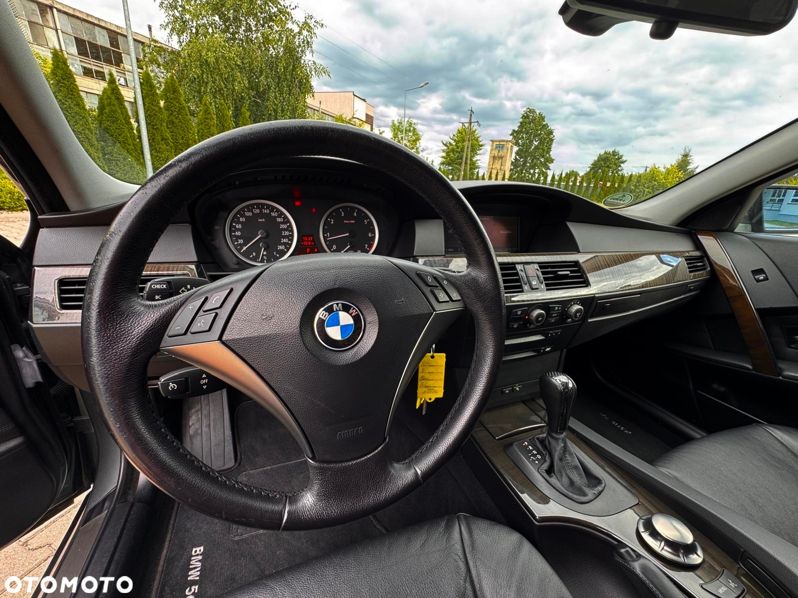 BMW Seria 5 545i - 34