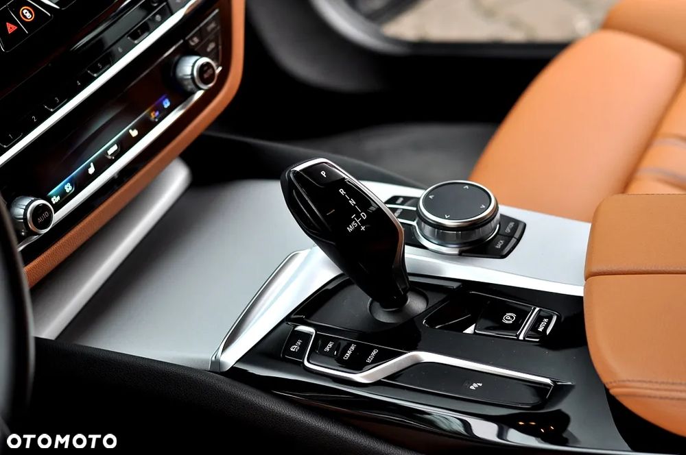 BMW Seria 5 520i Touring - 21