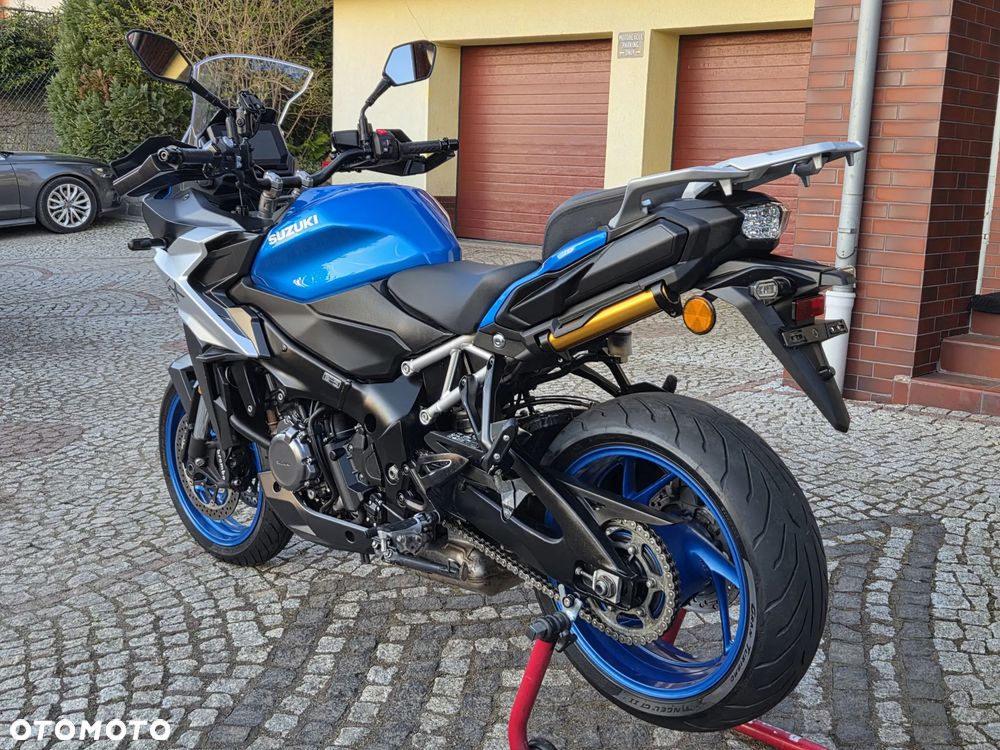 Suzuki GSX - 5