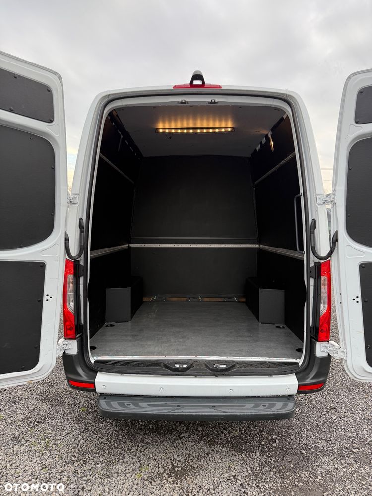 Mercedes-Benz Sprinter - 13
